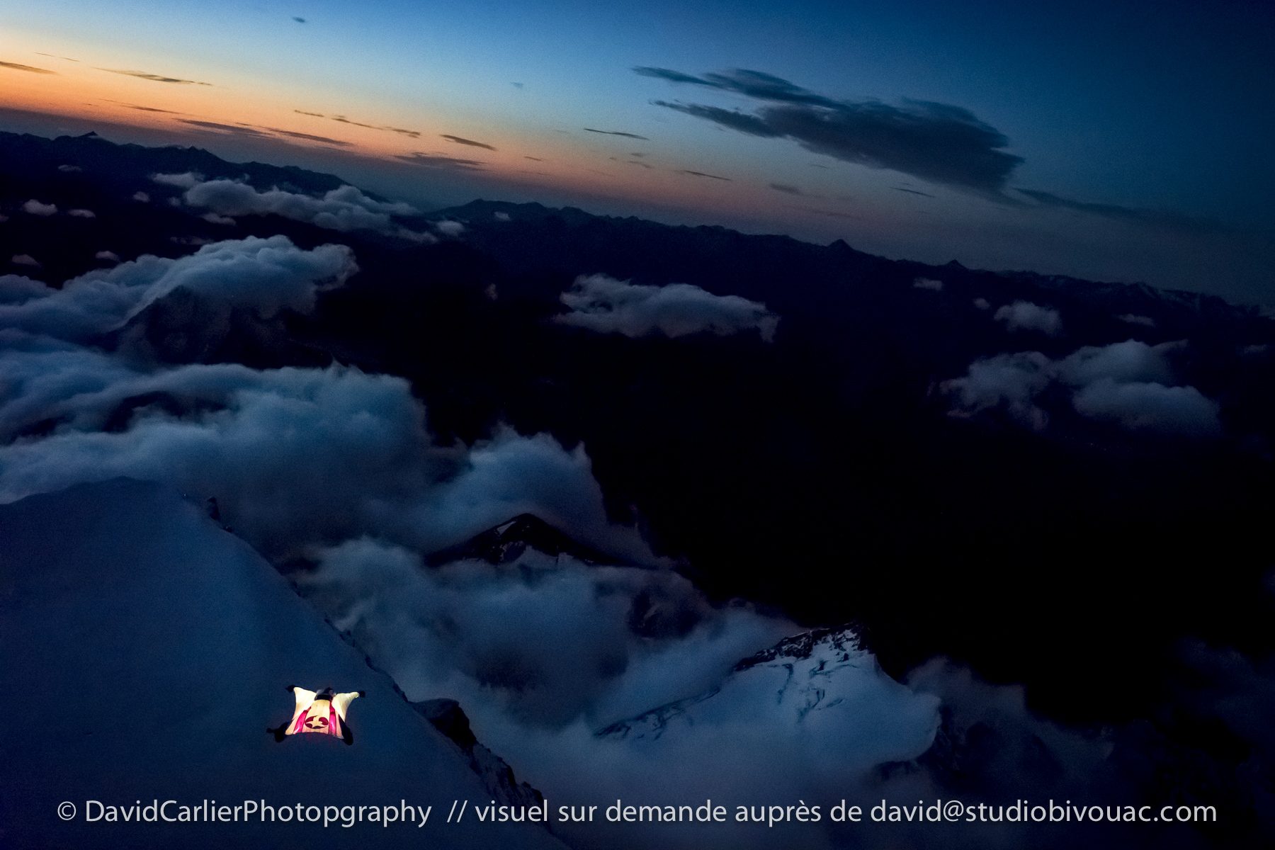 Géraldine Faschnat night flight over the Alps