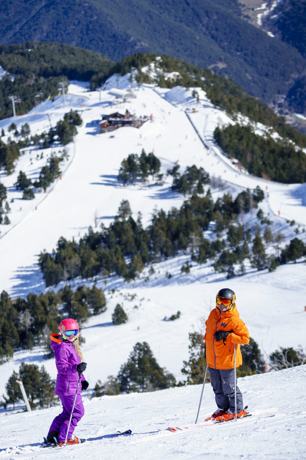 Photo: Snow enthusiasts enjoy the pistes of Pal Arinsal. Photo: Vallnord - Pal Arinsal. 