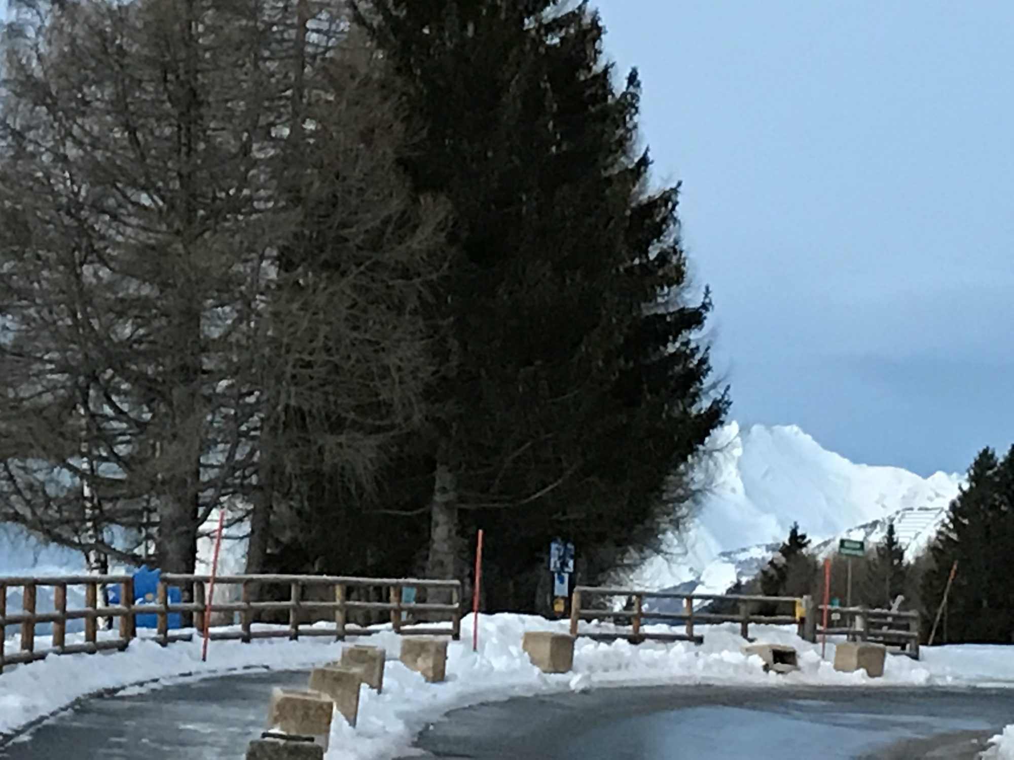 The road to the Centre de Congrés Le Régent was too nice, if the information was not interesting, many would have been lost in the mountains! There was still time to mingle in the mountains, which make everything even more enjoyable! Photo by The-Ski-Guru