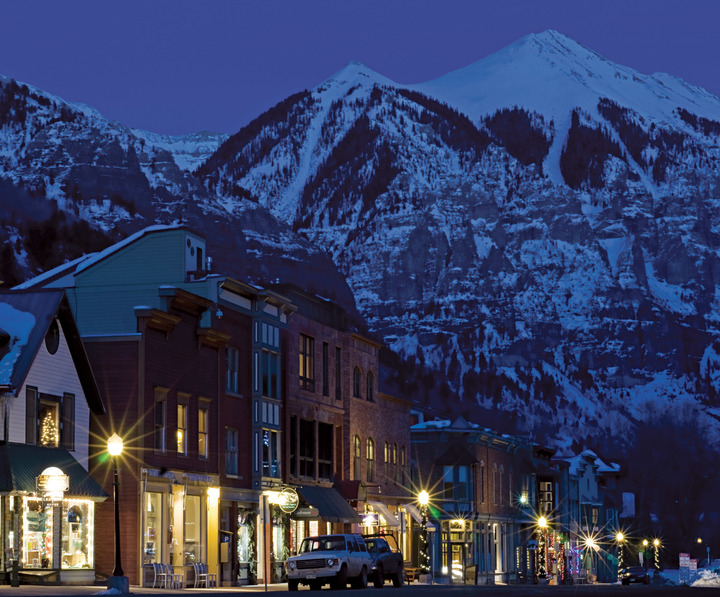 Telluride at night - Photo: Telluride ski resort. 