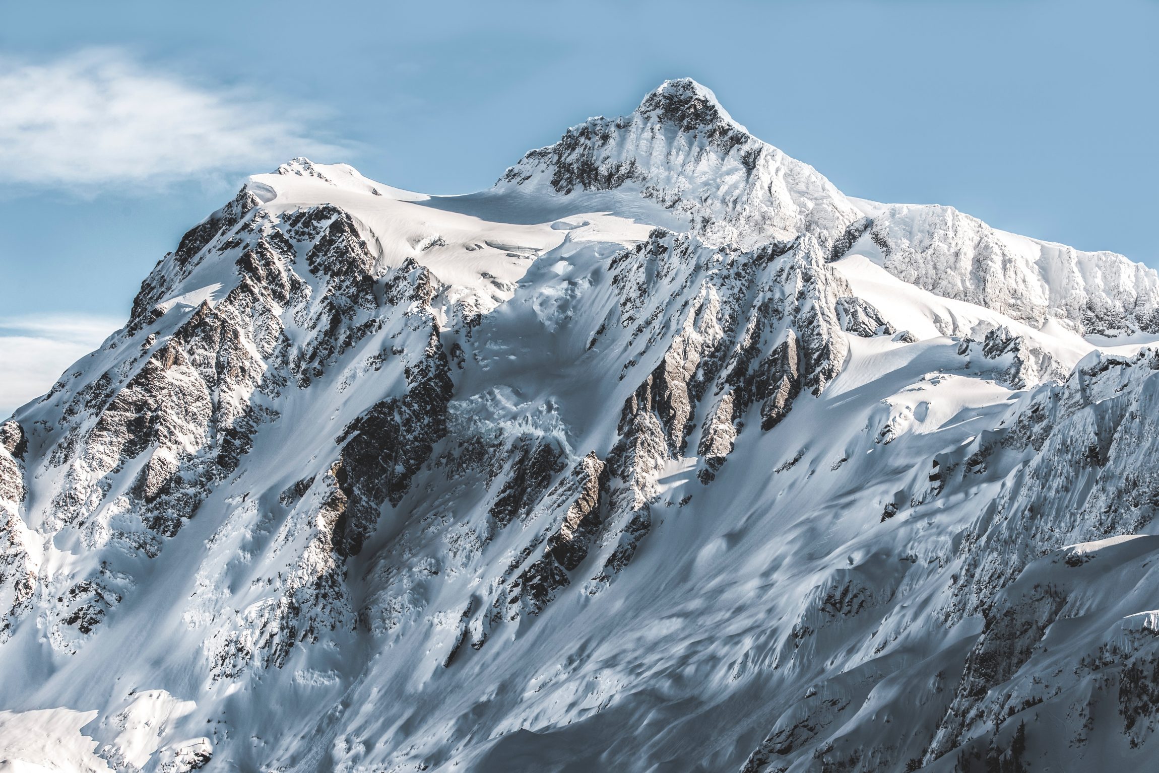 Avalanches- Kea Mowat. Unsplash photo. 1 dead and 3 missing in Verbier