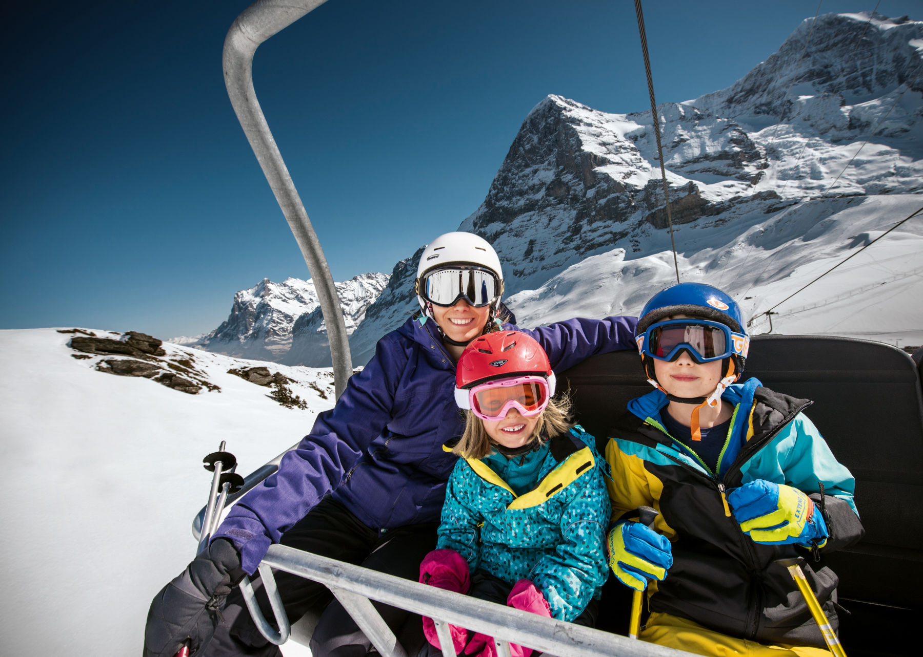 A family in a lift with the Eiger and Mönch to look at. Photo: Jungfrau Region. Over 1 Million Skier Visits for the Jungfrau Ski Region.