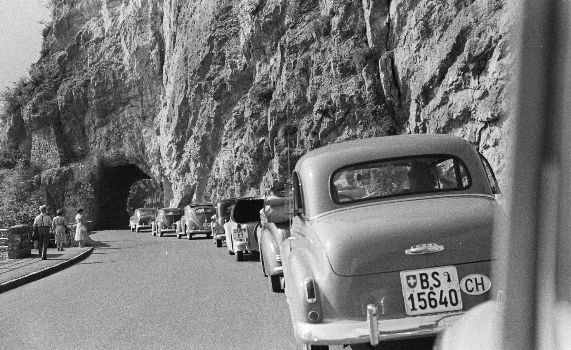 Gothard tunnel traffic - Uri Bilder- GOTTHARD TAILBACKS: Alpine tunnel closure causes major holiday traffic disruption