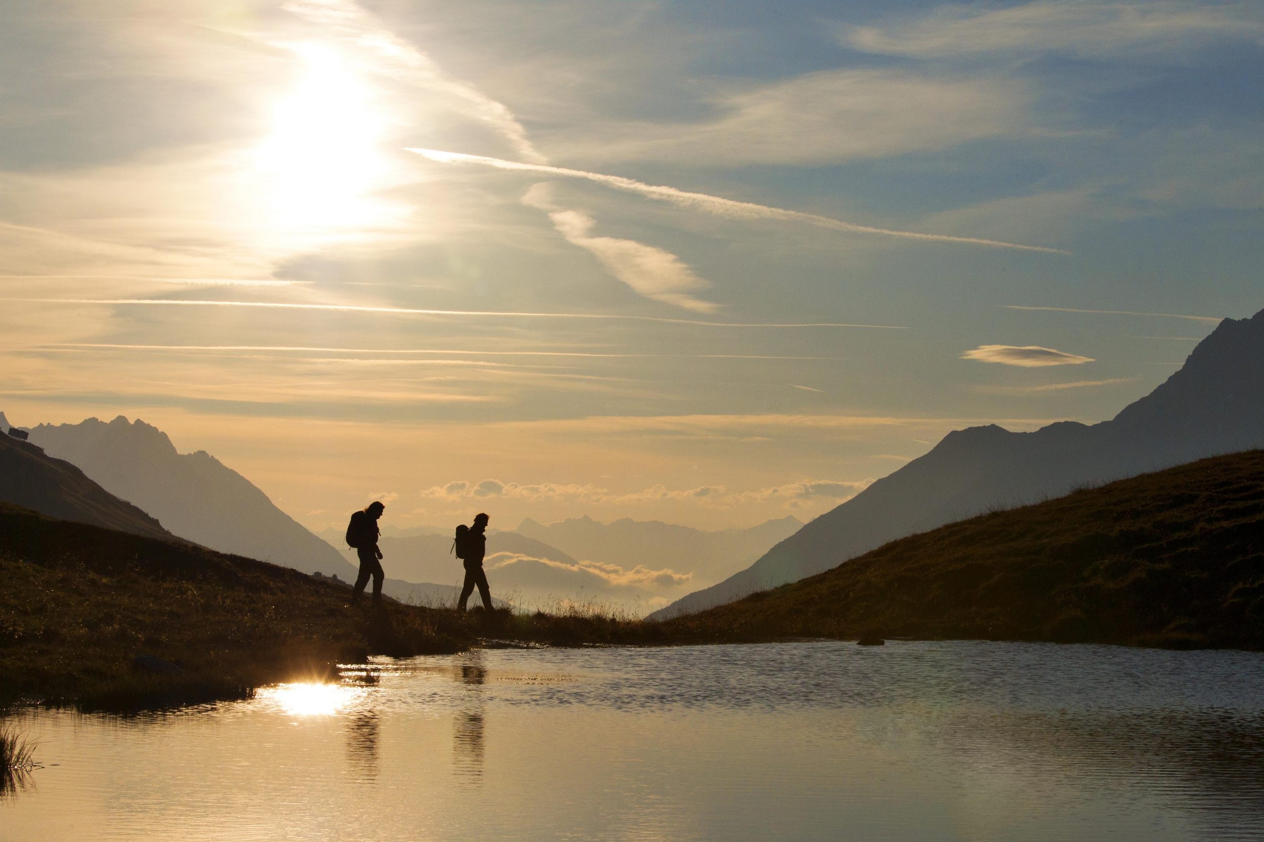 Wanderszene auf Galzig bei St. Anton, Lechtaler Alpen, Tirol, Österreich.