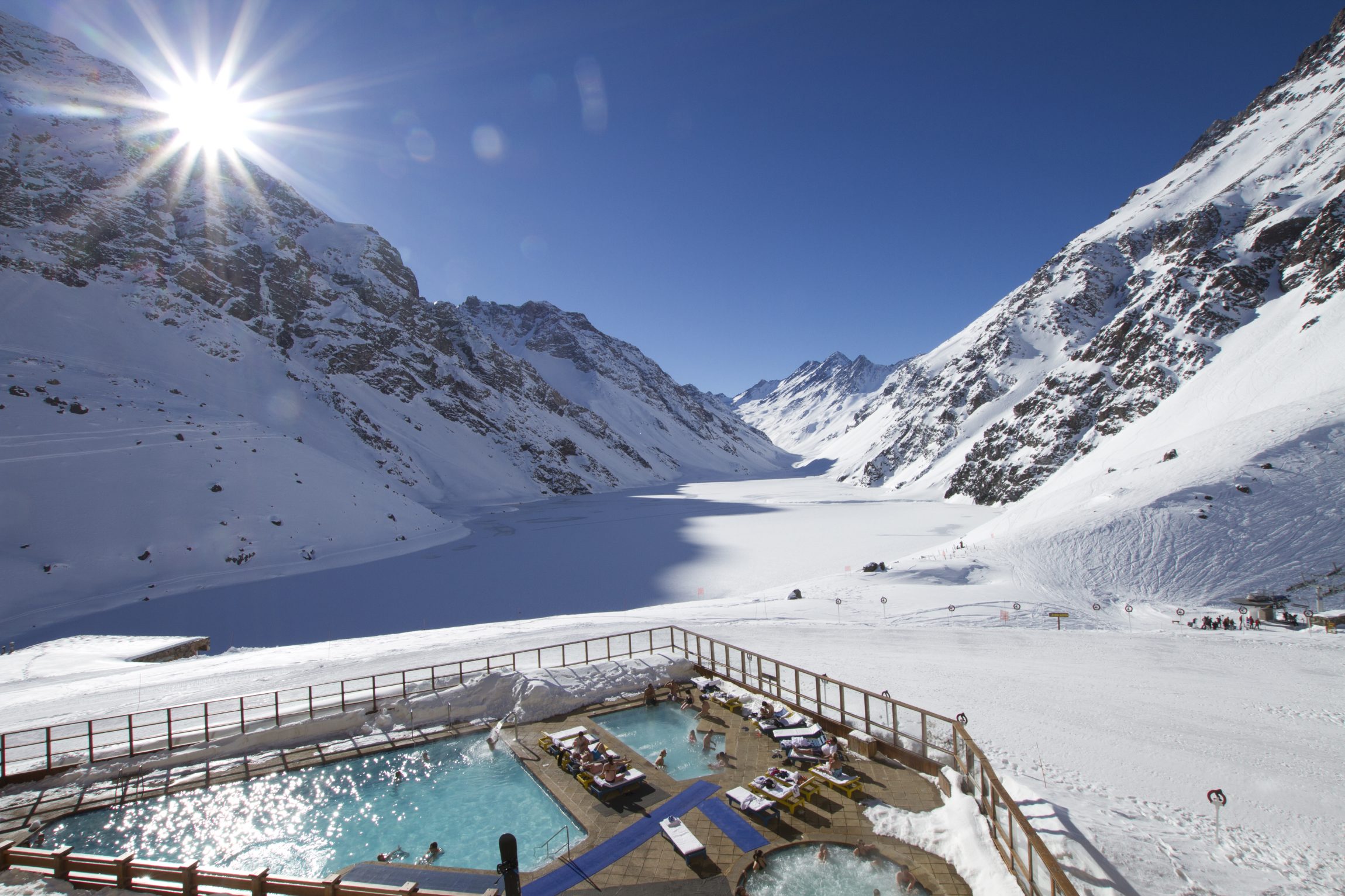 Pool and hot tub with the views of the Three Brothers peaks and the "Laguna del Inca'.