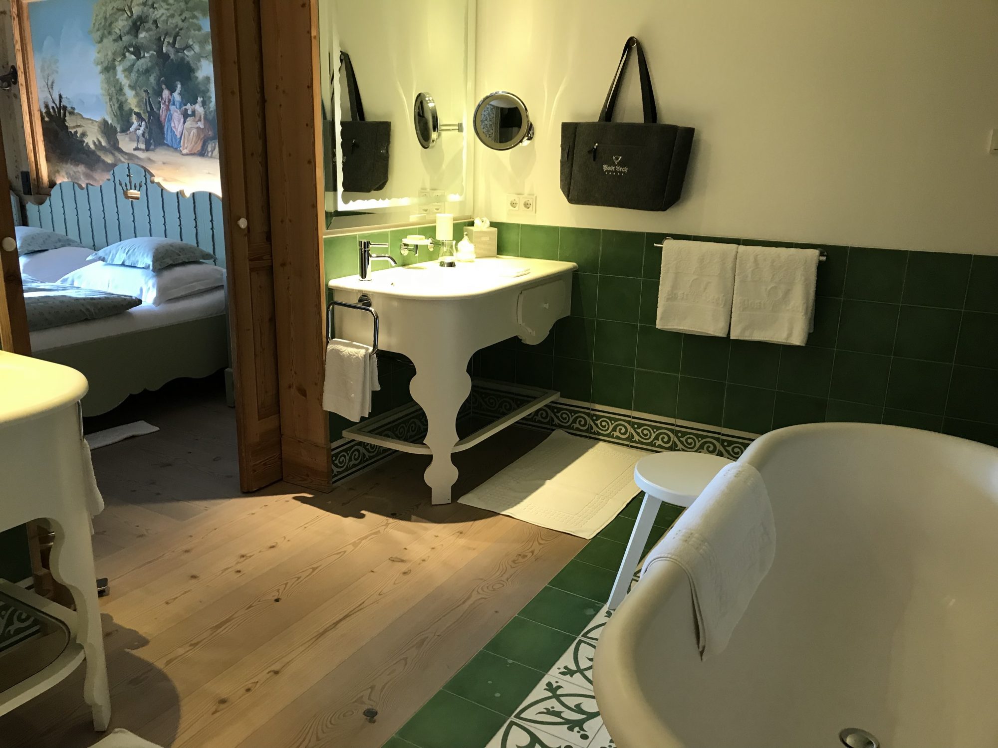 The bathroom with the green tiles at the Jäger Room. Gasthof Post Lech. 