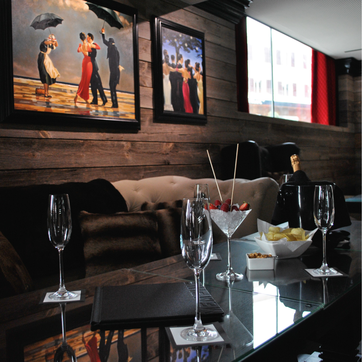The bar of the Grand Hotel du Golf et Palace. Photo courtesy: Grand Hotel du Golf et Palace.