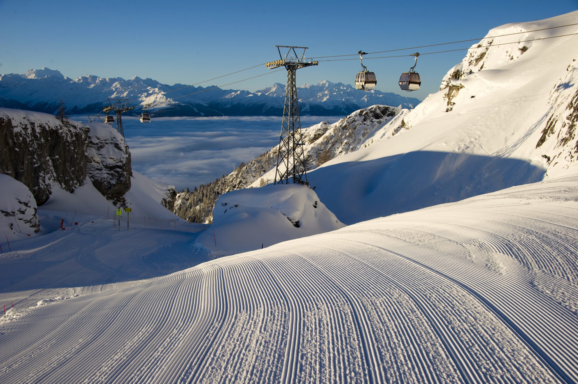 Ski pistes groomed before end of the year (PHOTO-GENIC.CH/ OLIVIER MAIRE) Crans-Montana Tourism Office.