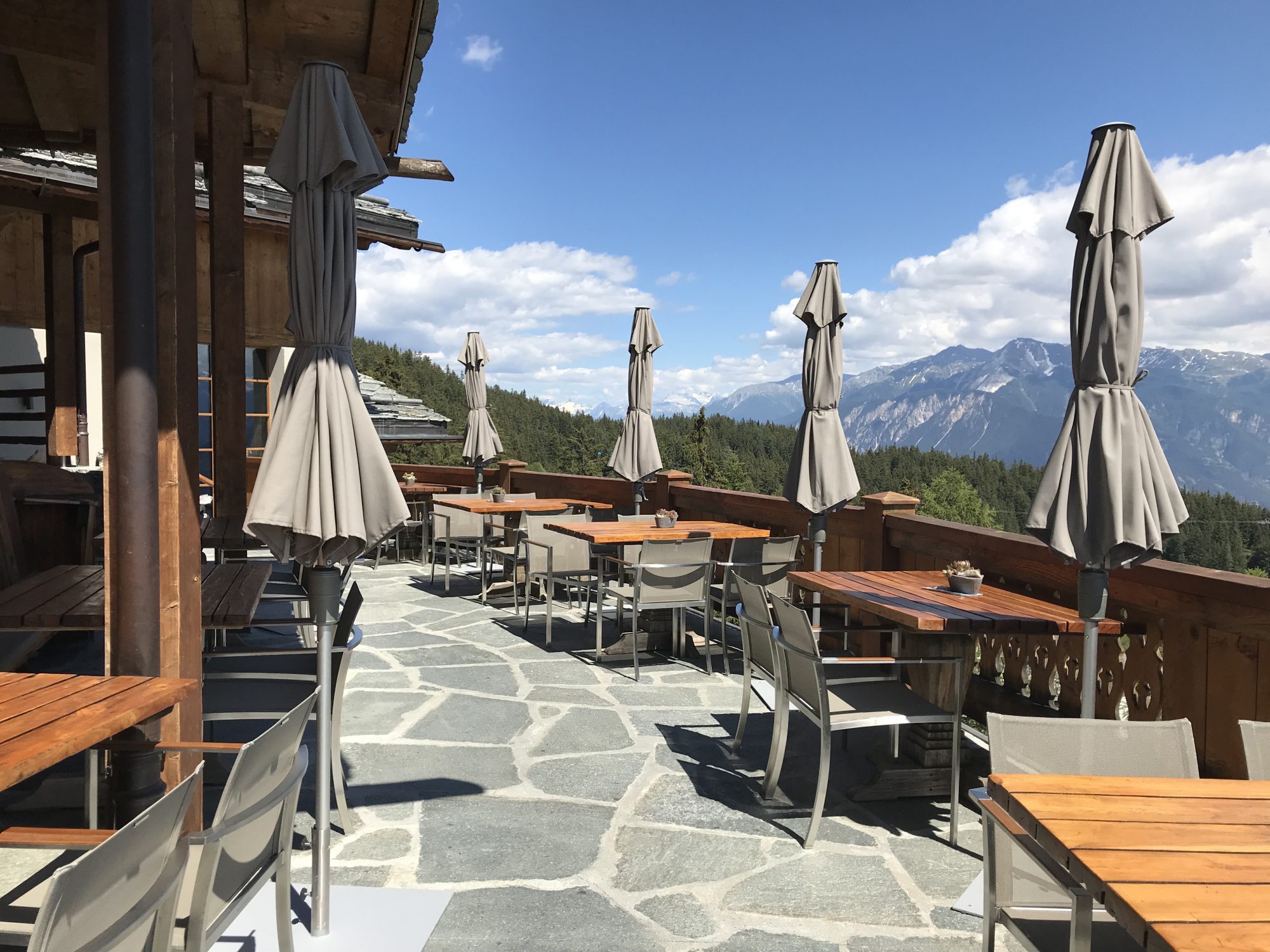 Le Mont Blanc terrace, overlooking from the Matterhorn to the Mont Blanc- a Michelin start and 17/20 Gault & Millau points restaurant. Photo:The-Ski-Guru.
