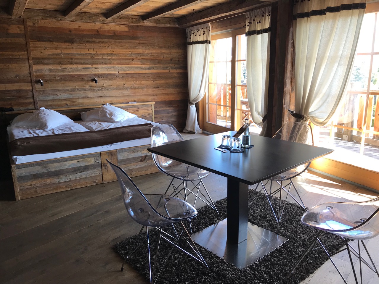 Room at L'Etrier with southern views. Photo: The-Ski-Guru. 