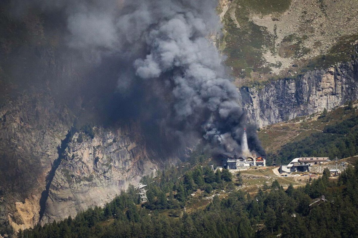 Another image of the terrible fire that engulf the Grands Montets station last week. 