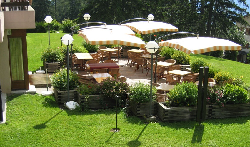 Bar al fresco at the Helvetia Intergolf. 