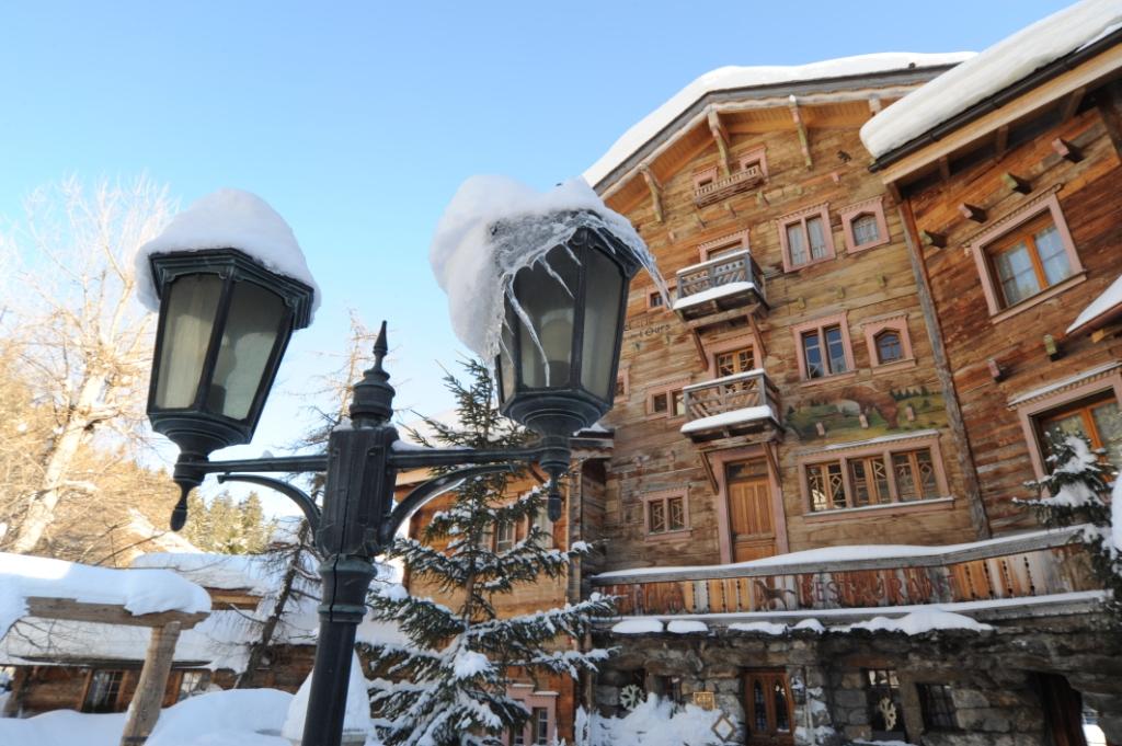 Exterior of Hostellerie du Pas de L'Ours.
