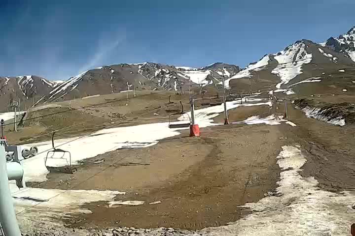 Minerva run with no snow due to a warmer than expected winter in Las Leñas.