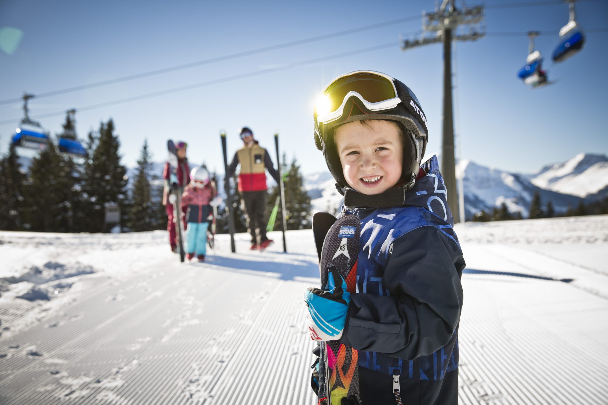 Familiy at the Skicircus Saalbach Hinterglemm Leogang Fieberbrunn