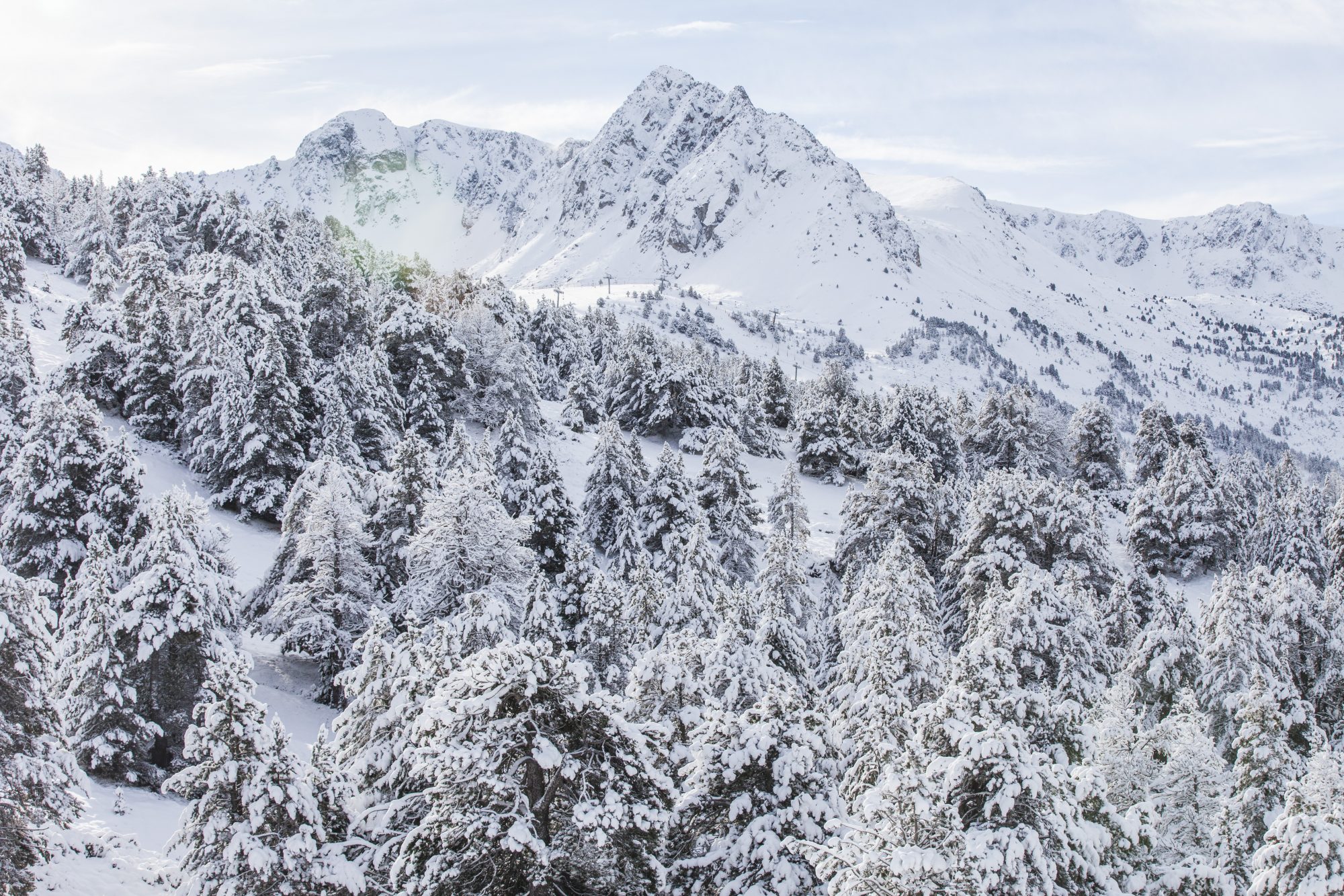 Grandvalira after a snowstorm. The continuity of Grandvalira guaranteed for the long term with the addition of Ordino Arcalís to their skiing experience. - Photo: Grandvalira. 