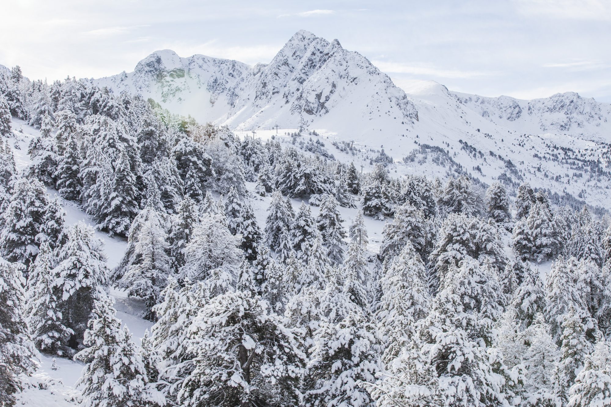 Grandvalira after a snowstorm. The continuity of Grandvalira guaranteed for the long term with the addition of Ordino Arcalís to their skiing experience. - Photo: Grandvalira.