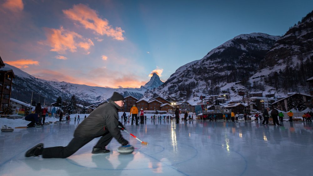 Curling downtown Zermatt. Photo Pascal Gertschen. Zermatt Tourism Office.