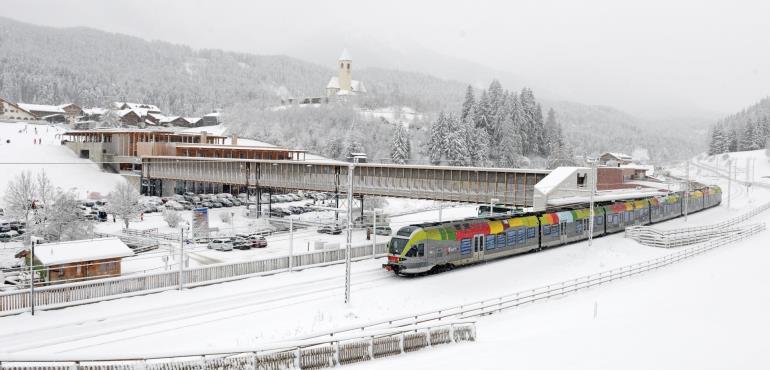 The rail connects 3 Zinnen Dolomites with Kronplatz Plan de Corones. View of the Drei Zinnen/Tre Cime di Lavaredo. Drei Zinnen ski area - Copyright: 3 Peaks Dolomites. 3 Peaks Dolomites will link its resort to Östirol in Austria for the 21/22 ski season .