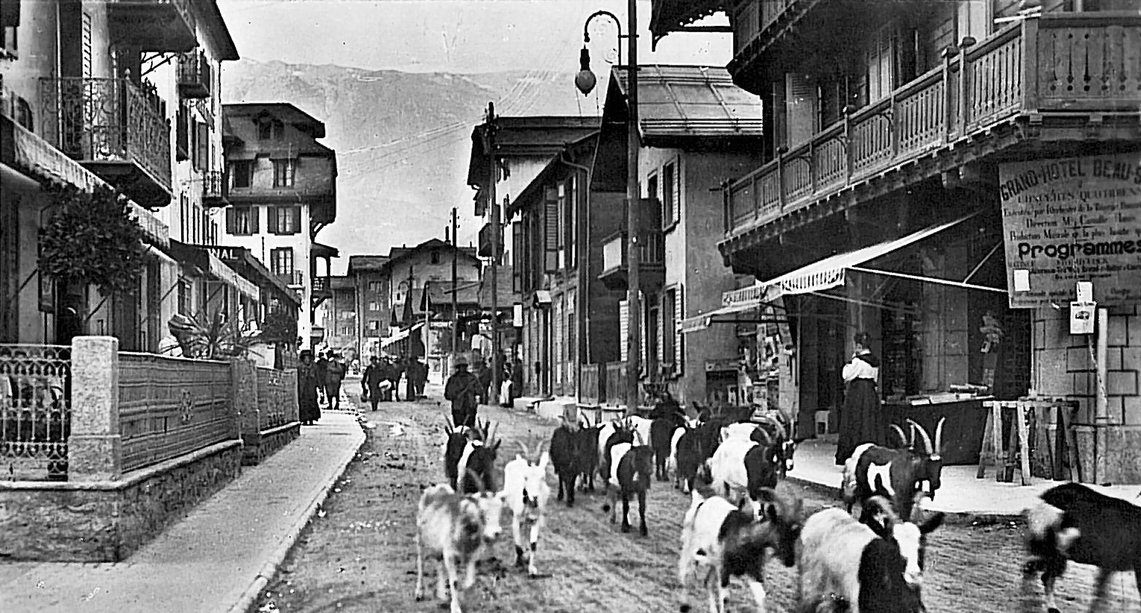 Zermatterhof in Dorfstrasse - Old Zermatt. 