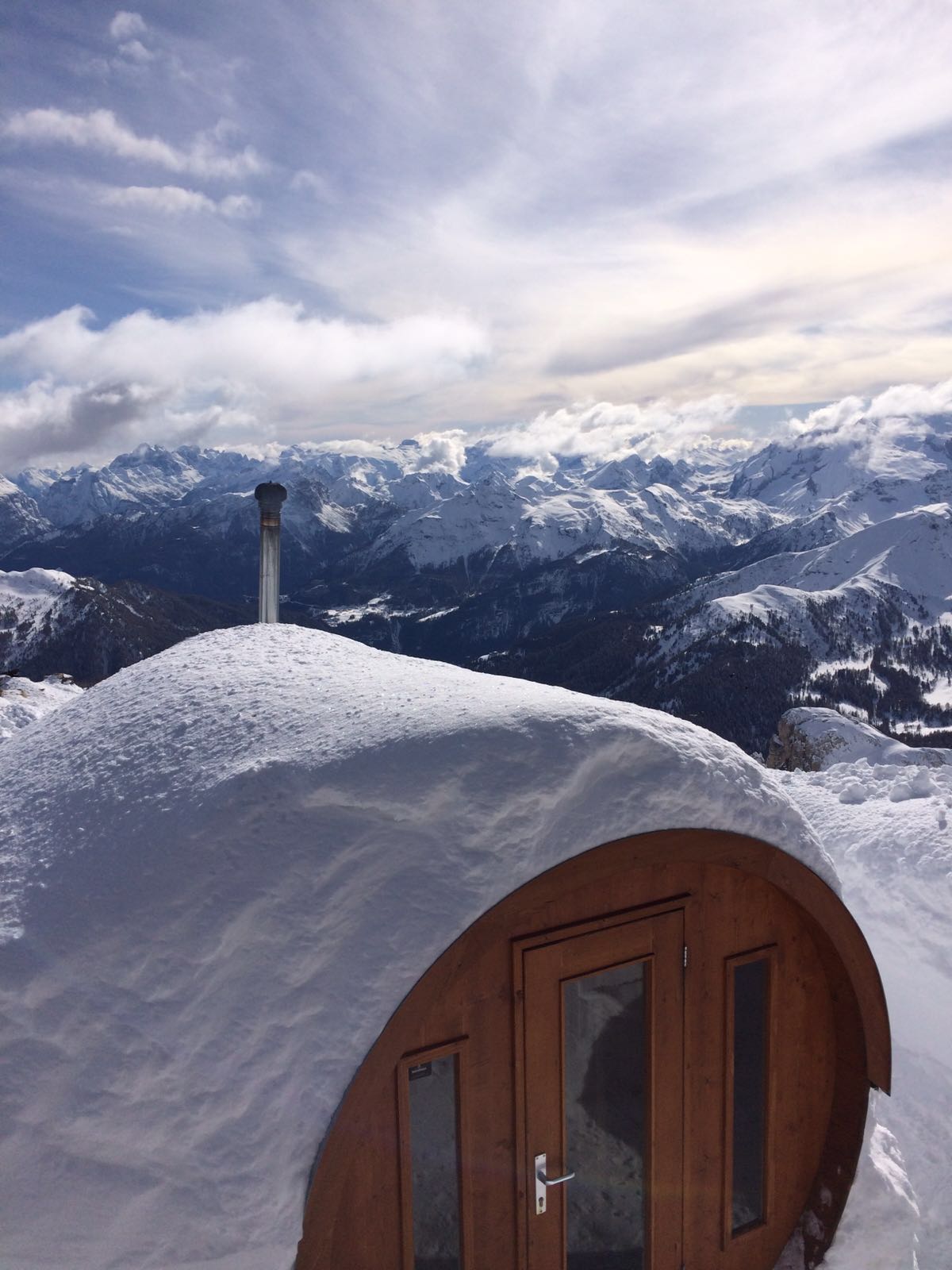 Rifugio Lagazuoi. A special place in paradise. View of the sauna with a view. Photo: Cortina Marketing. What’s new in Cortina for the 2019-2020 Winter Season.