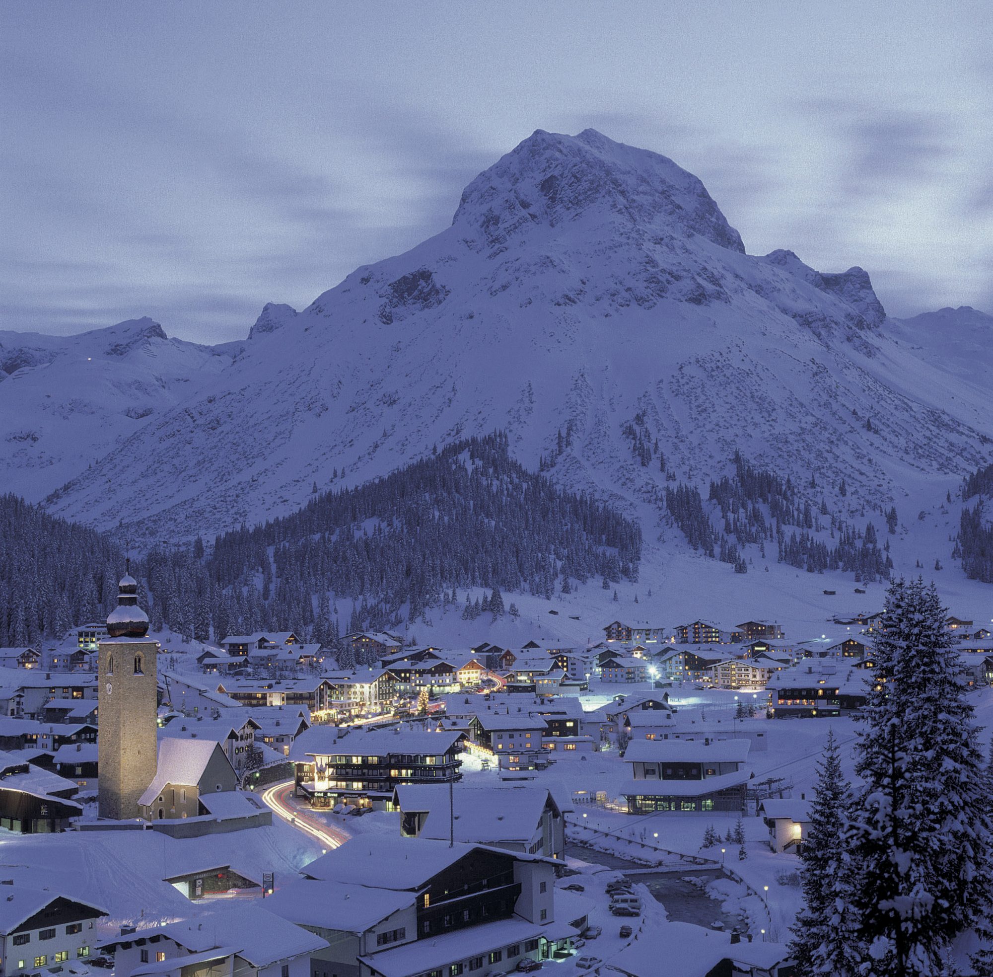 The Omeshorn towering the picture perfect town of Lech - Lech Zürs am Arlberg by night by Felder- Lech Zürs Tourismus. Must-Read Guide to Lech.