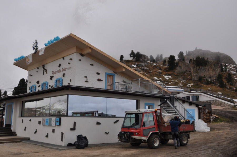 The roof of the Rifugio Comici in Selva Val Gardena was restored in record time. 