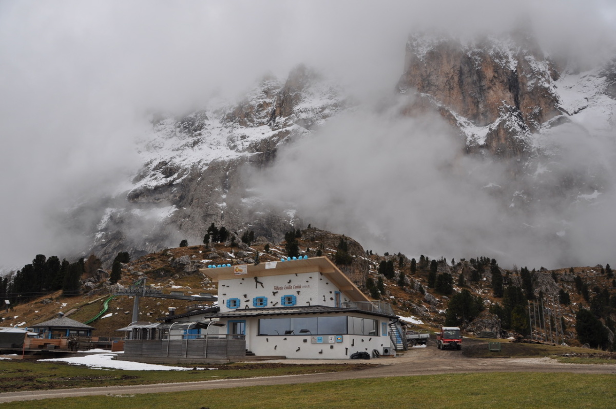 The roof of the Rifugio Comici in Selva Val Gardena was restored in record time. 