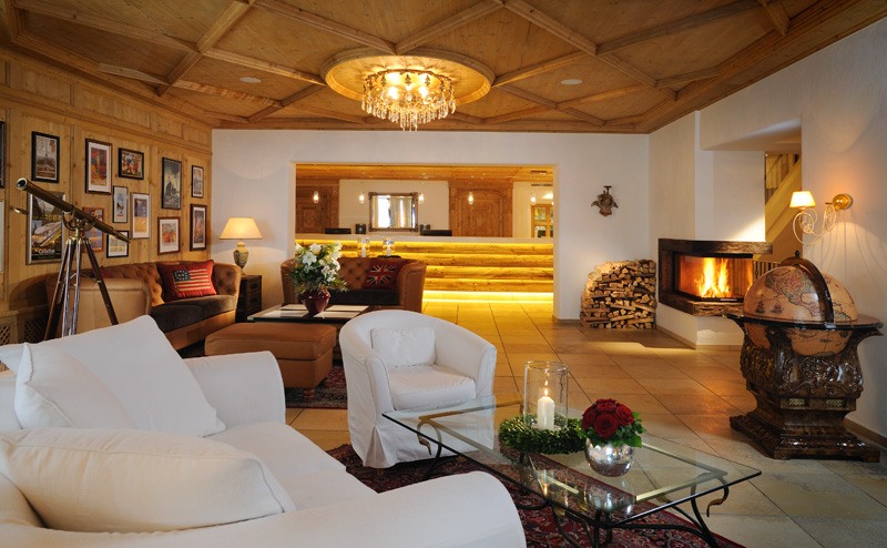 The reception area at the Romantik Hotel die Krone von Lech invites you to lounge. The Must-Read Guide to Lech.