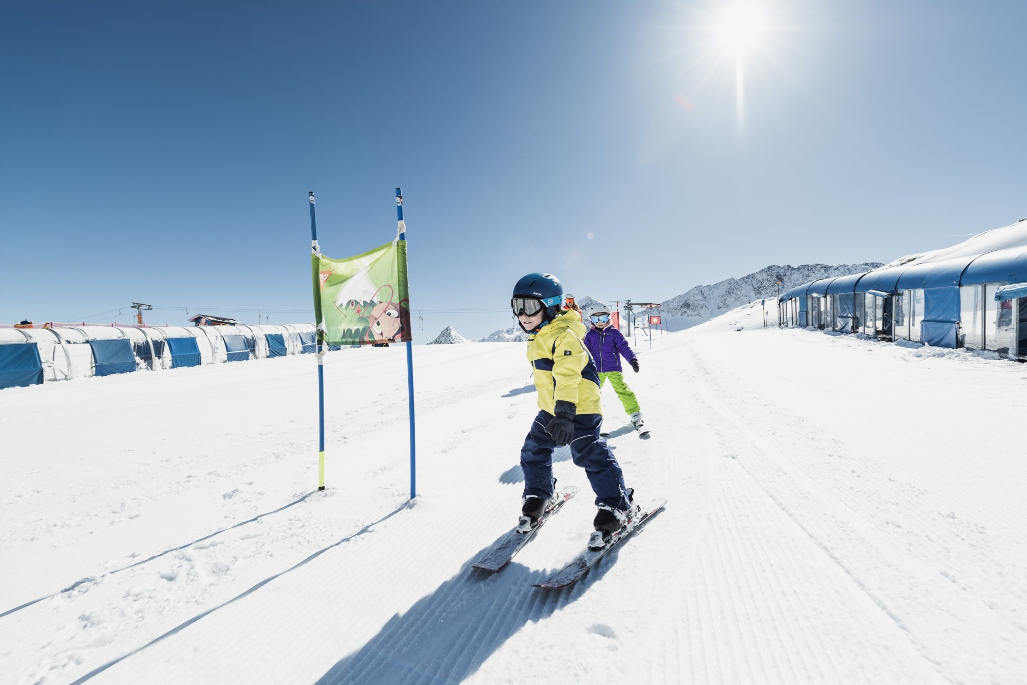 At the Skicamp on the Stubai Glacier Kids learn skiing under the best circumstances.Why Stubaital is a great region for the entire family. Photo: Stubaier - Tirol Werbung. 