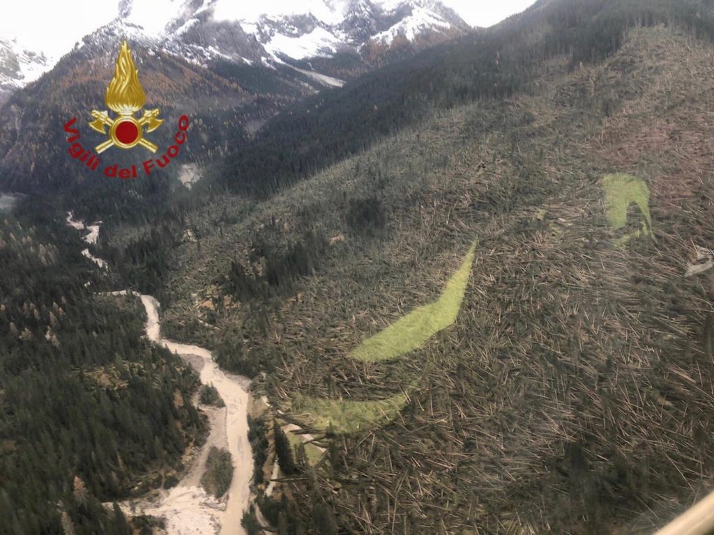 Lots of trees have fallen due to a massive storm in the area of Trentino Alto Adige and Belluno. Photo: Vigili del Fuoco. Twitter.