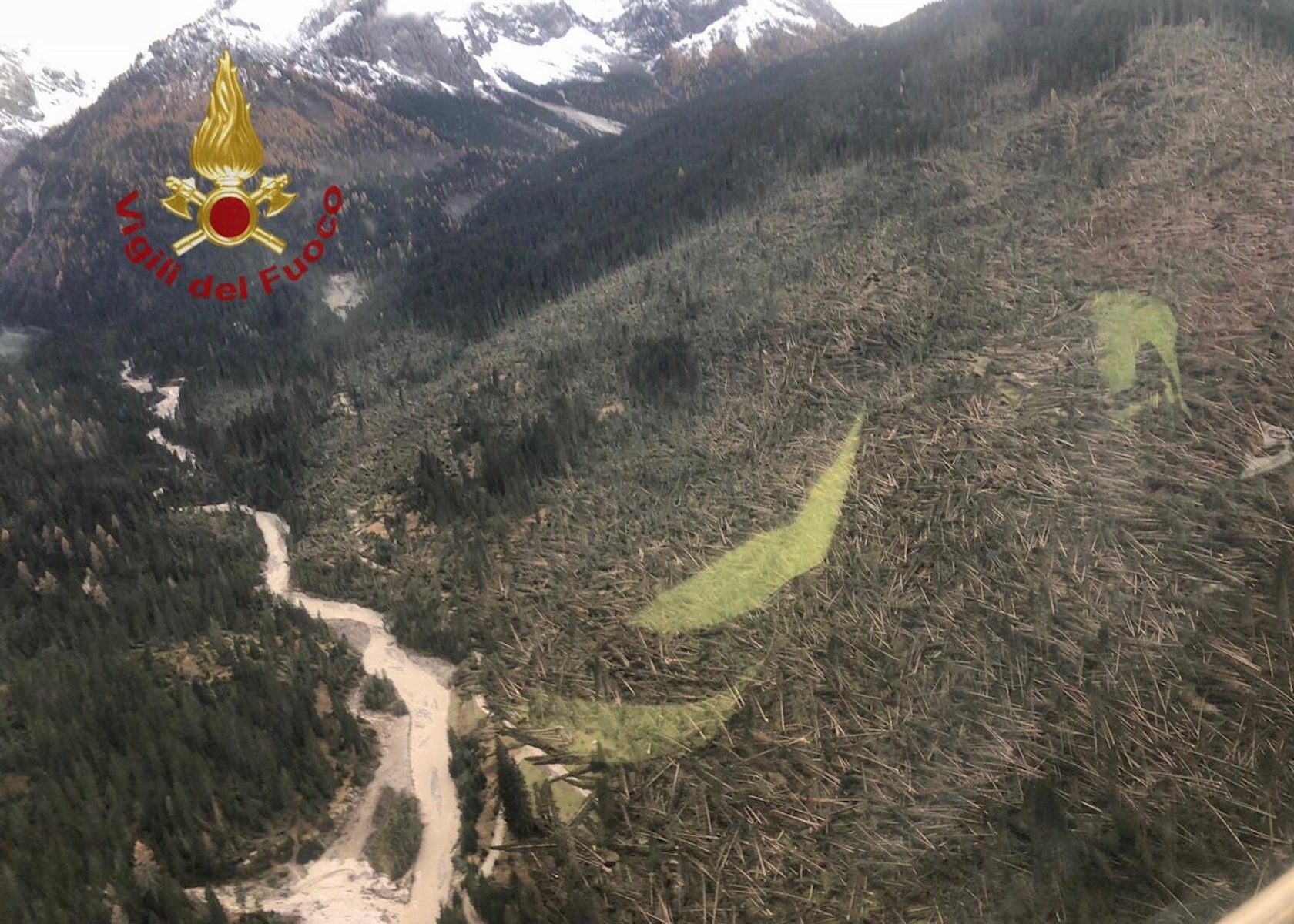 Lots of trees have fallen due to a massive storm in the area of Trentino Alto Adige and Belluno. Photo: Vigili del Fuoco. Twitter.