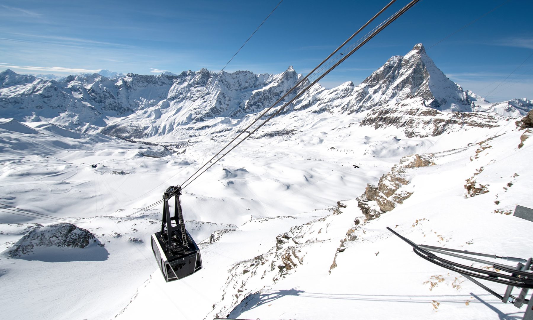 Breuil-Cervinia: chairlift failure: 27 skiers recovered by helicopter