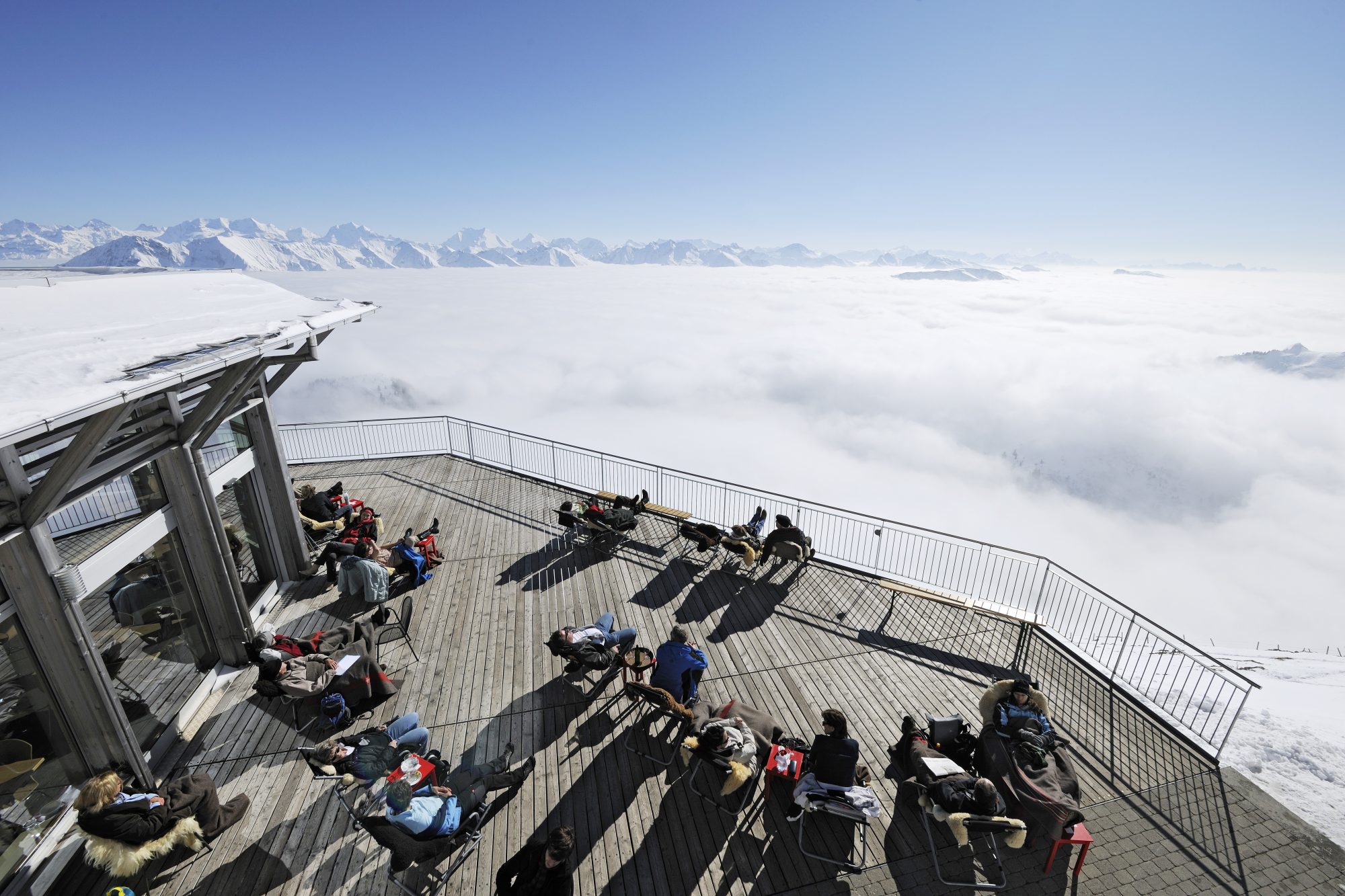 Lenk-Simmental -View of the mountains and the sea of fog in the valley from the 2,190 m Stockhorn in Erlenbach. Copyright by Stockhorn AG By-line: swiss-image.ch/Jost von Allmen. Adelboden Lenk Kandersteg: What is going on for the 2018-19 ski season.