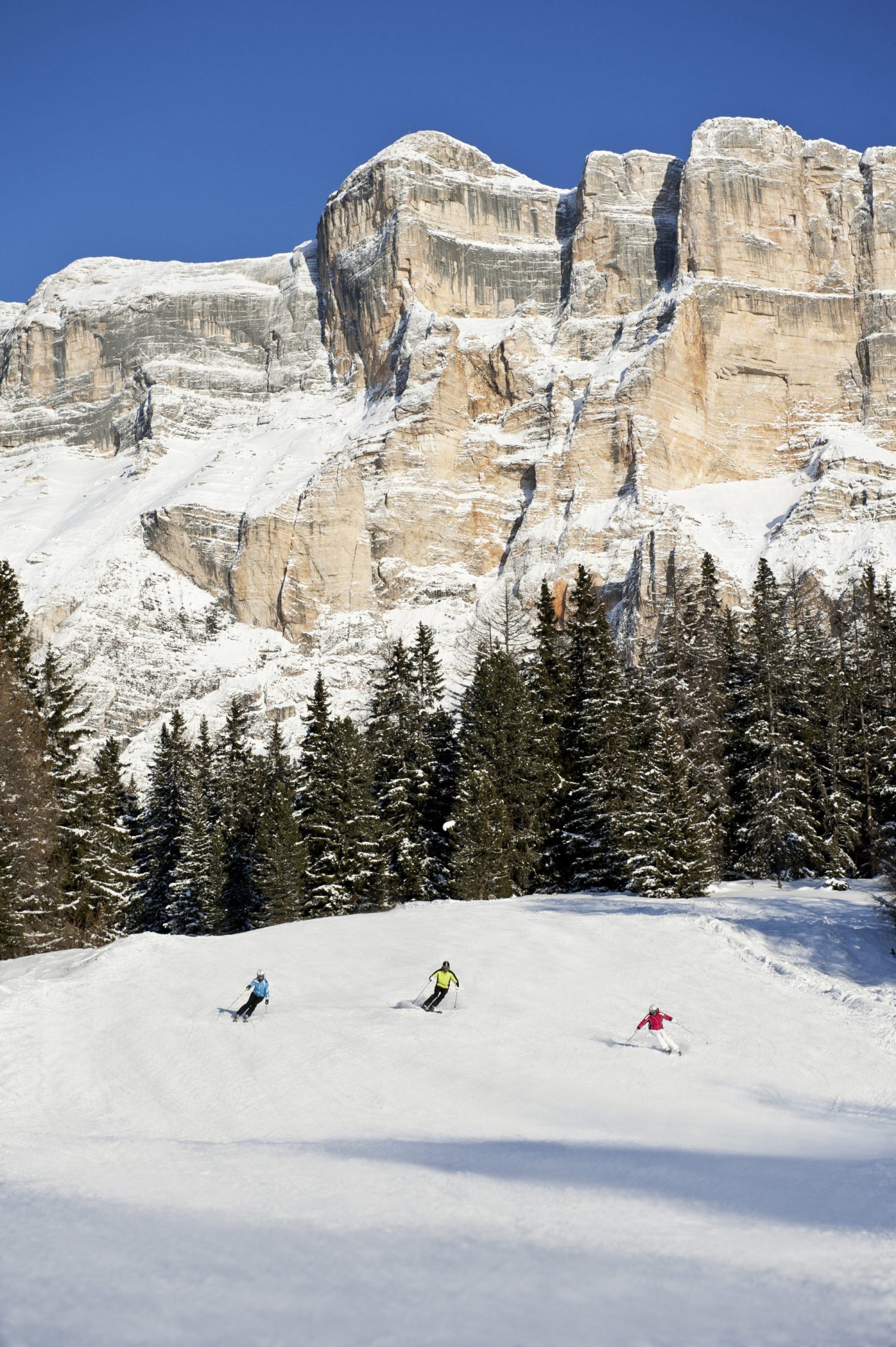 There’s nothing like a downhill run through fresh snow from Monte Croce in Alta Badia, beneath the rock faces of the Pale Mountains. Season Opening’s at the different ski resorts of Sudtirol and Christmas Markets.