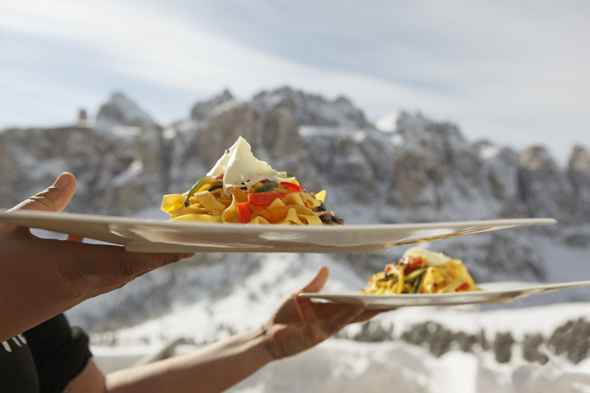 Fun and recreation are part and parcel of a winter holiday in the Gardena Pass, where you can enjoy sumptuous culinary specialties on the wide, sunny terraces at the mountain shelters and Alpine huts. Season Opening’s at the different ski resorts of Sudtirol and Christmas Markets.