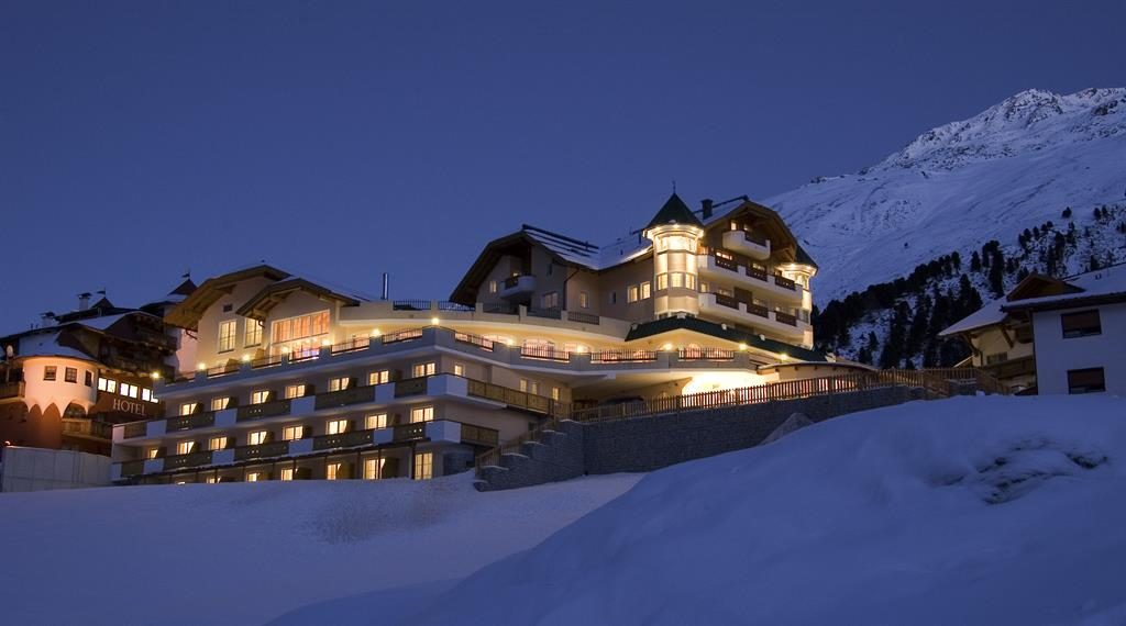 Hotel Alpennausicht in Obergurgl ****. Ski this Easter with your family in ‘snow sure’ Obergurl-Hochgurgl and Sölden with The-Ski-Guru TRAVEL