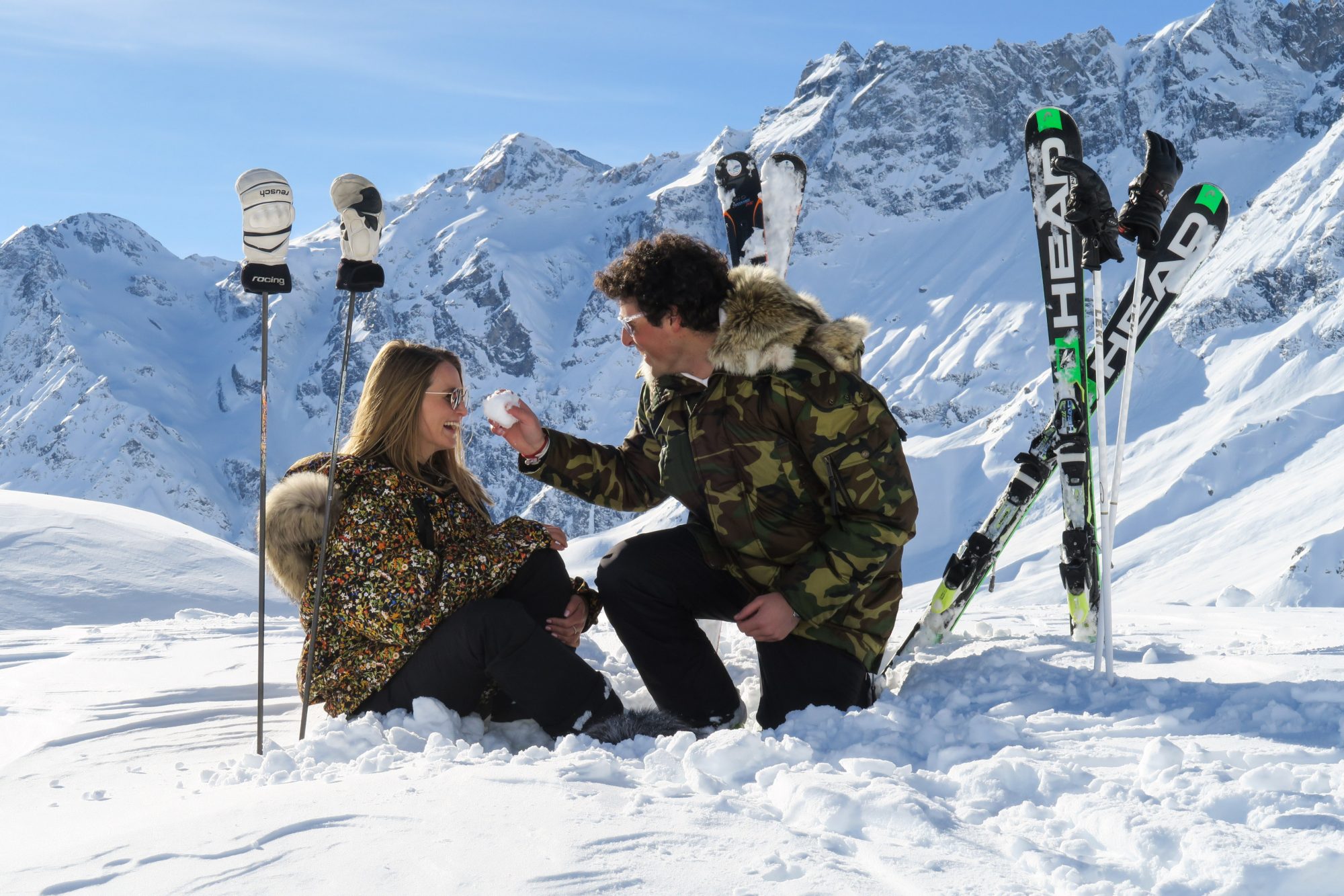 A drink in the pistes at Cervinia - Photo Enrico Romanzi - Cervino Ski Paradise. Spot on Cervino Ski Paradise for the 2018-19 ski season.