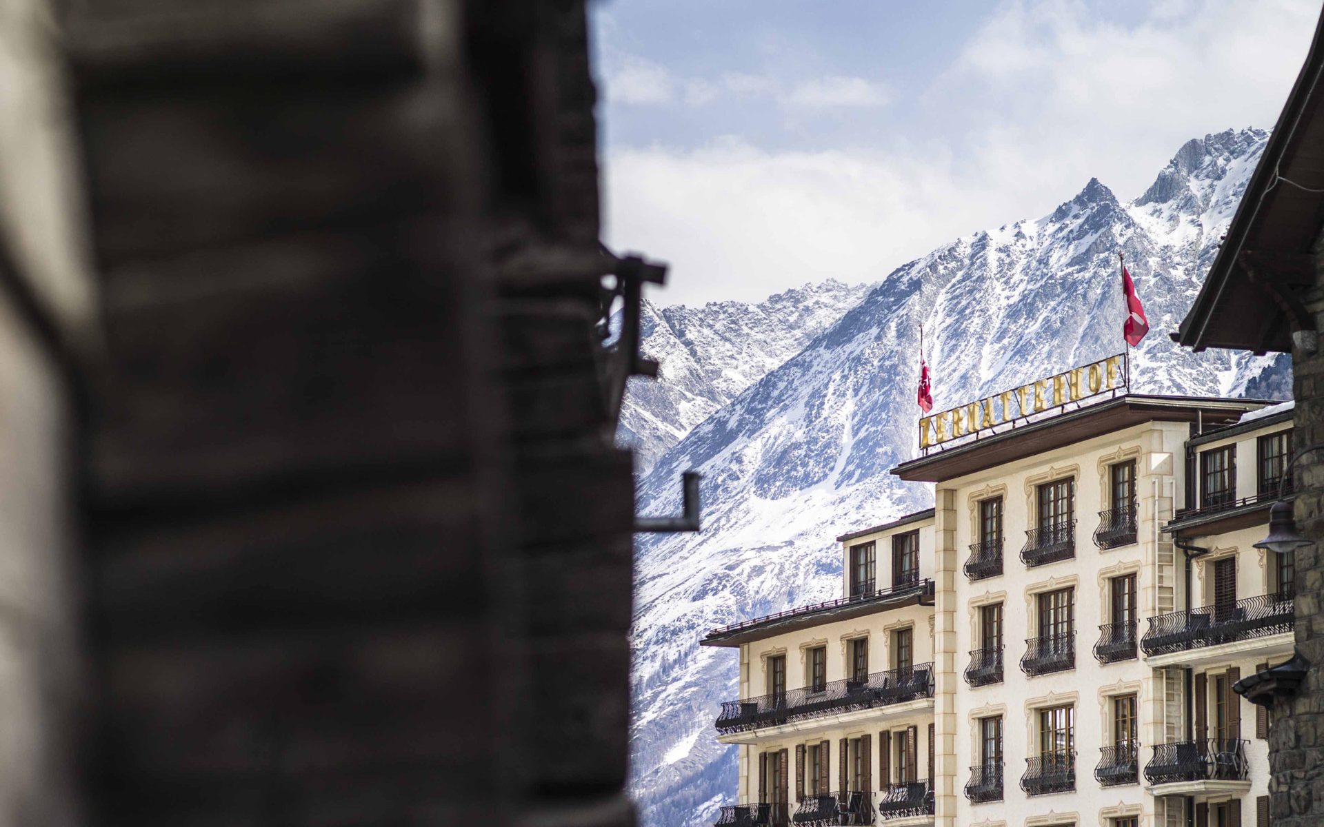 A gas explosion has taken place Friday at the Grand Hotel Zermatterhof.