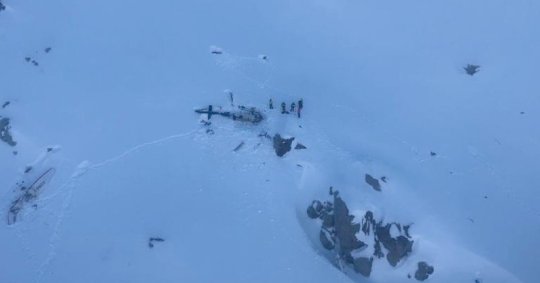 7 killed as helicopter and light aircraft crash over the Ruitor Glacier near La Thuile in the Italian Alps. Photo: Corpo Nazionale Soccorso Alpino e Speleologico. 