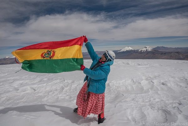 The “Cholitas Escaladoras” (Climbing ‘Cholitas’) are going for Everest. Photo: Facebook page. 