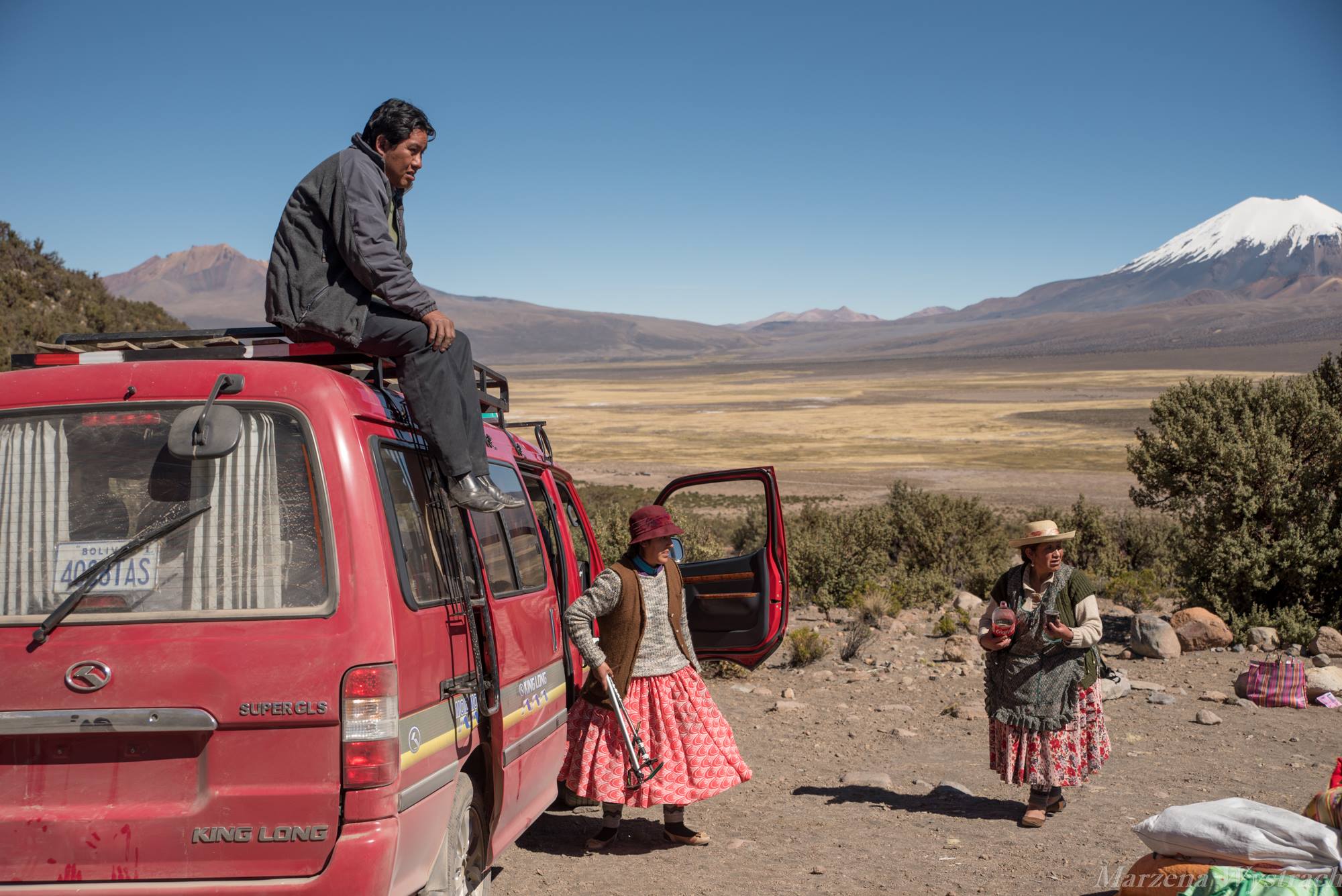 The “Cholitas Escaladoras” (Climbing ‘Cholitas’) are going for Everest. Photo: Facebook page. 