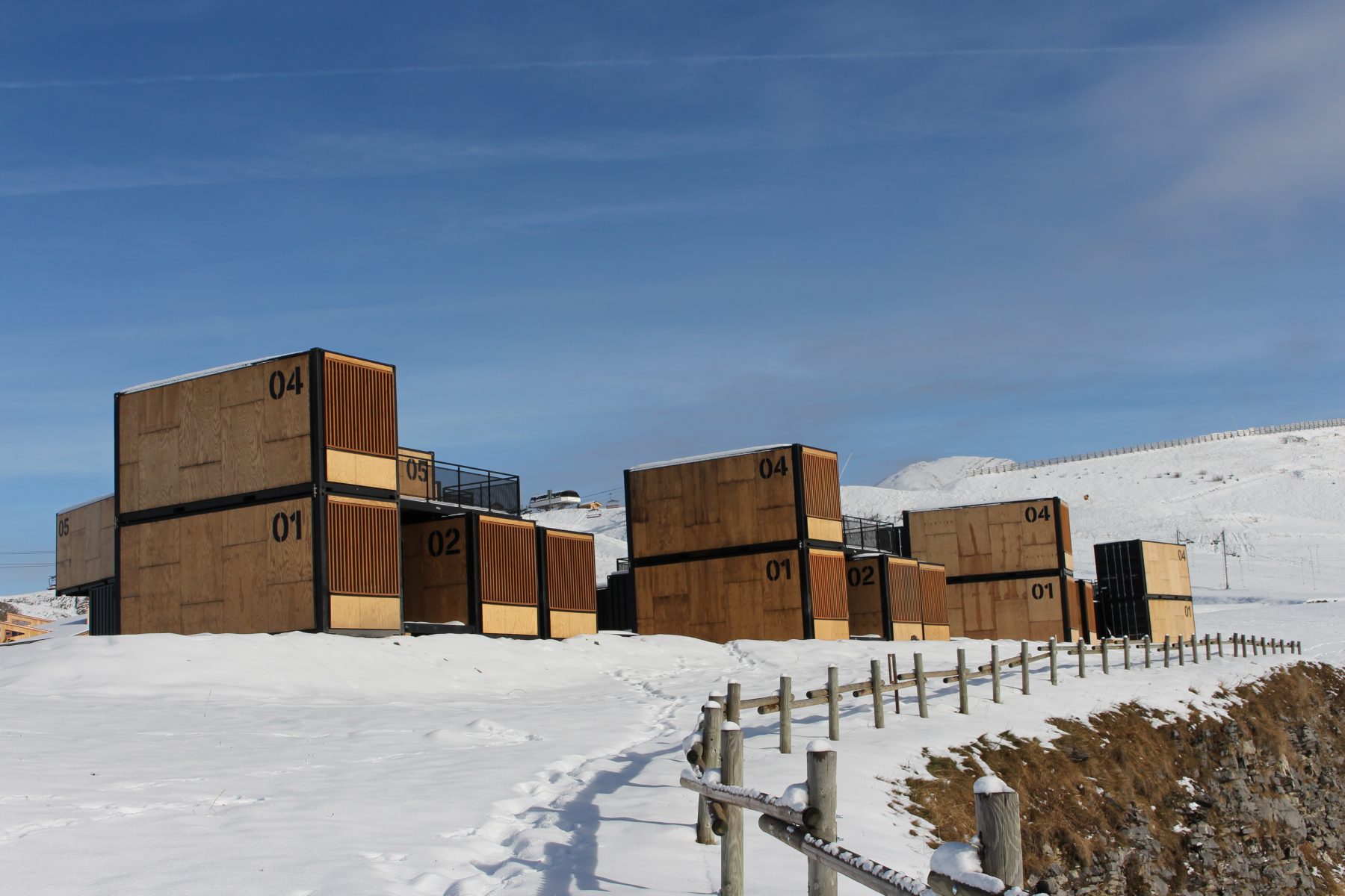 Flying Nest Montage in Avoriaz 1800. The “FLYING NEST” pop-up mobile accommodation concept is this season in Avoriaz 1800.