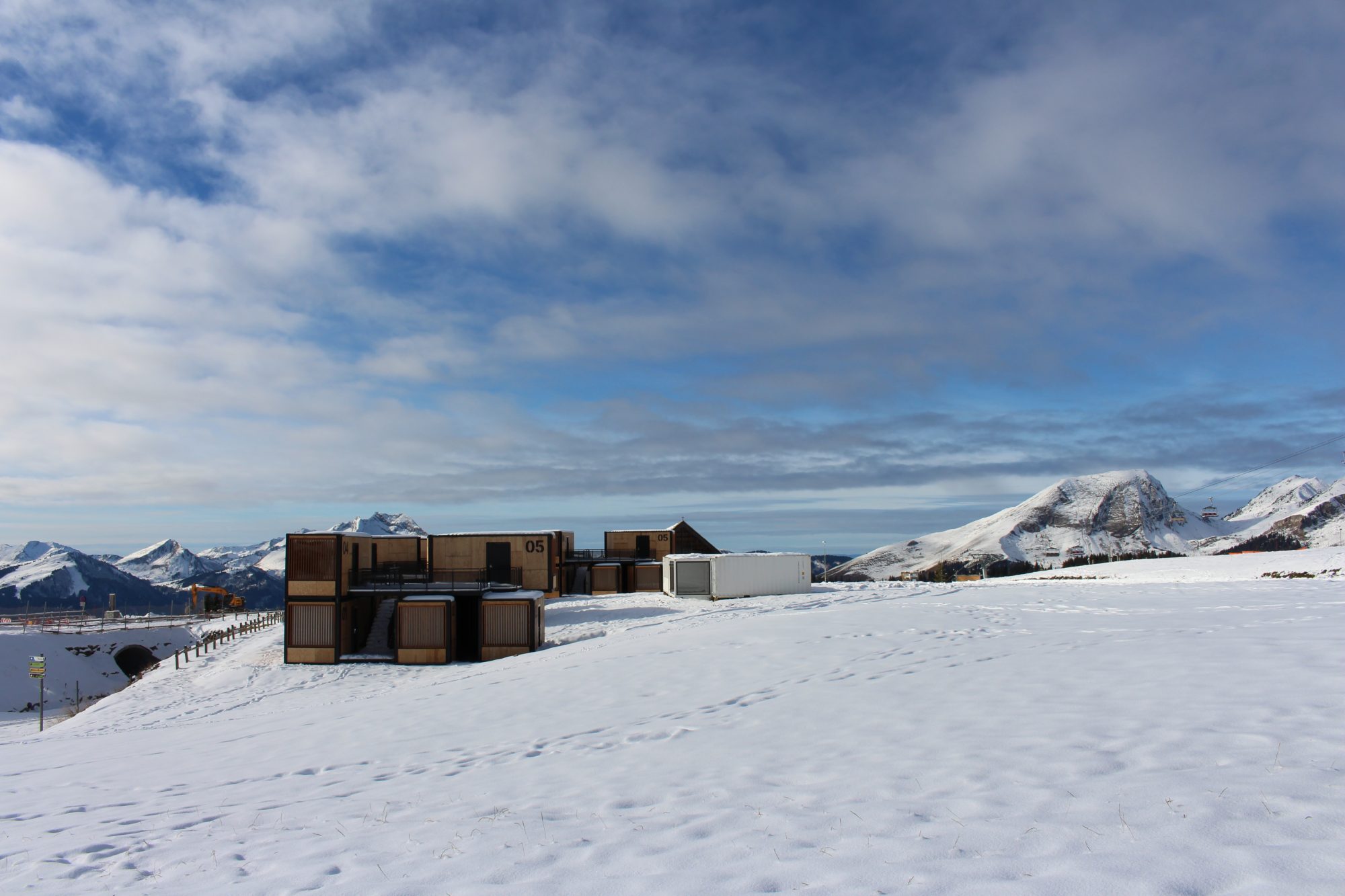 Flying Nest Montage in Avoriaz 1800. The “FLYING NEST” pop-up mobile accommodation concept is this season in Avoriaz 1800.