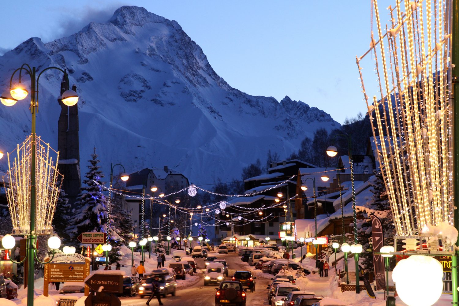 The ski resort by night - Les 2 Alpes. Photo by B.Longo. Les 2 Alpes. What is New at Les 2 Alpes this season.