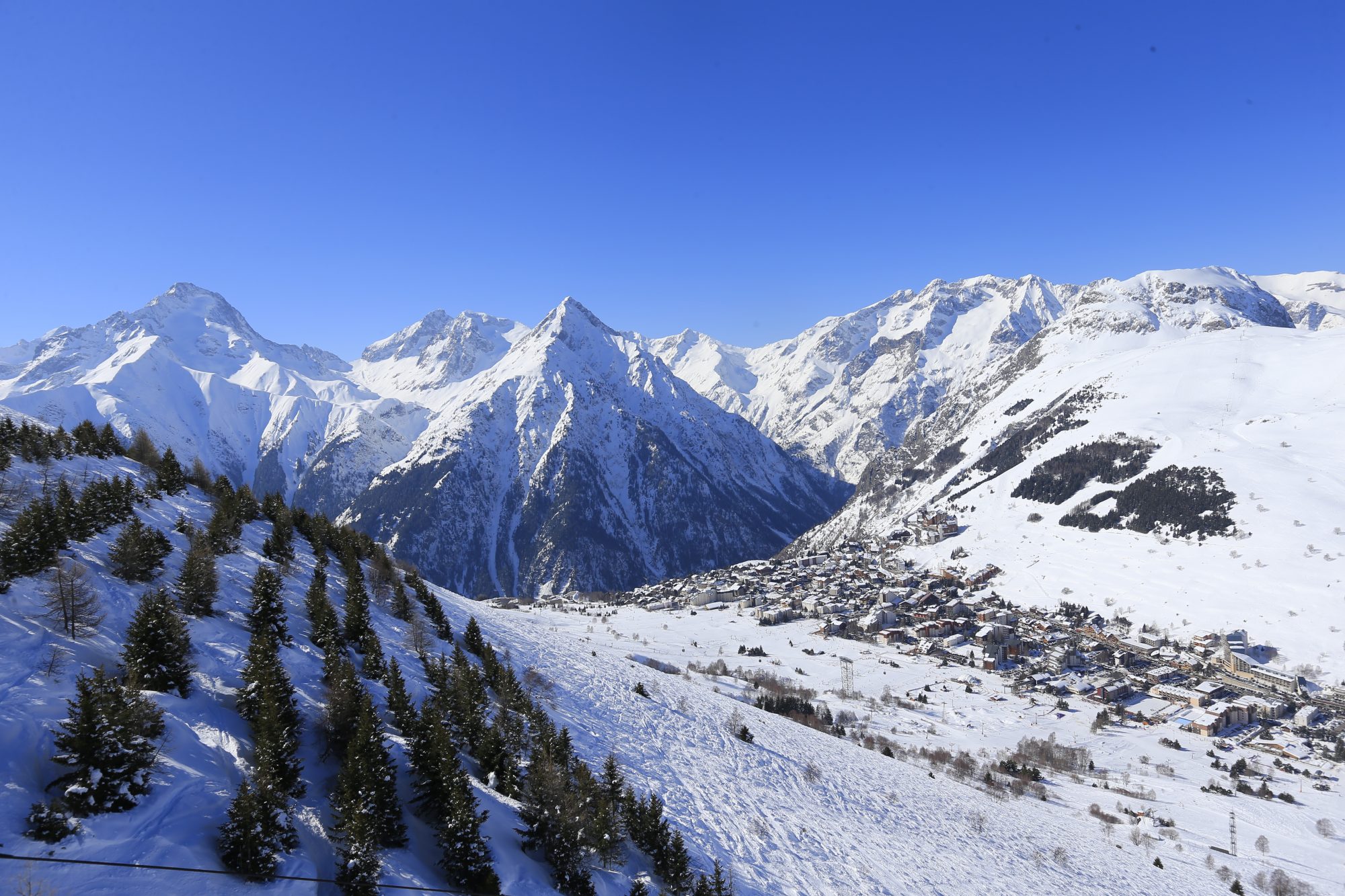 Beautiful Les 2 Alpes. Photo by Monica Dalmasso. Les 2 Alpes. What is New at Les 2 Alpes this season.
