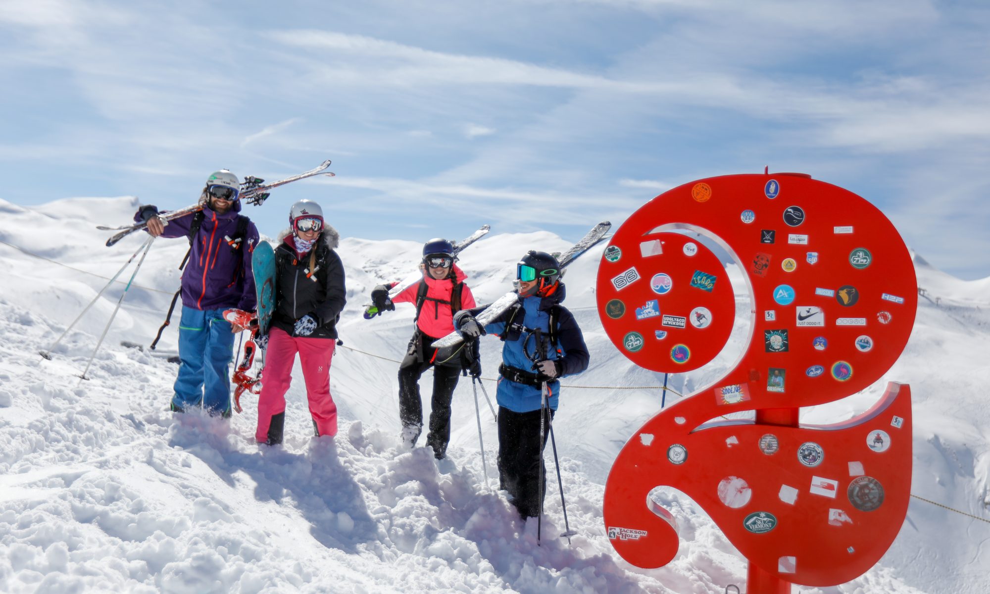 Winter at Les 2 Alpes. Photo Nils Louna - Les 2 Alpes. Skiing amongst friends. What is New at Les 2 Alpes this season.