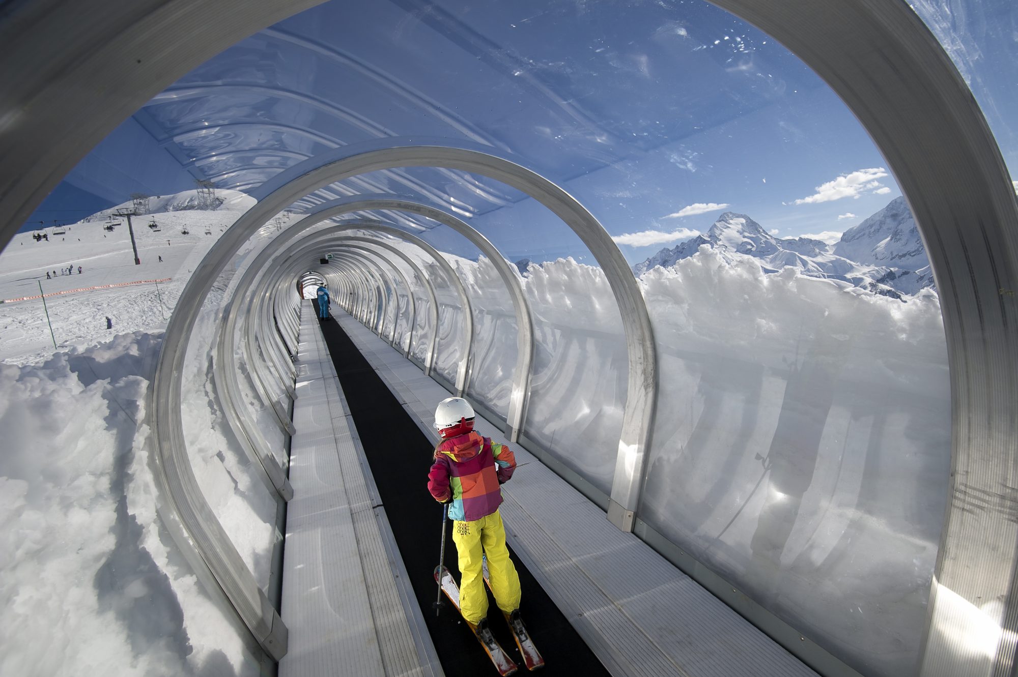 A covered magic carpet or tapis roulant. Photo: Yoann Peisin. Les Deux Alpes. What is New at Les 2 Alpes this season.