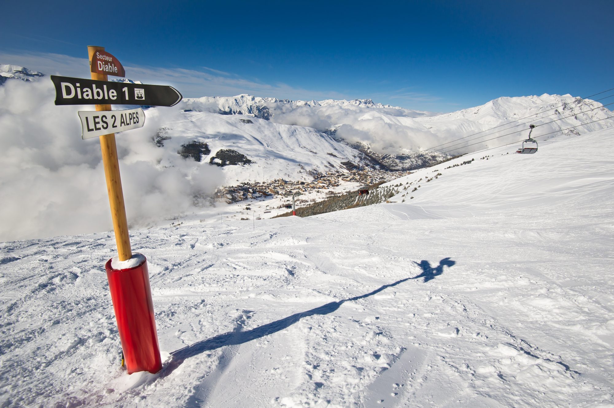 Winter in Les 2 Alpes. Photo b Yoann Peisin. Les 2 Alpes. What is New at Les 2 Alpes this season.