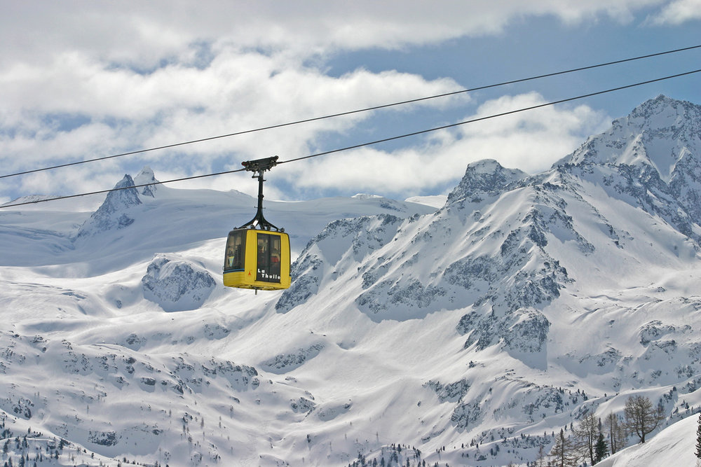 7 killed as helicopter and light aircraft crash over the Ruitor Glacier near La Thuile in the Italian Alps. 